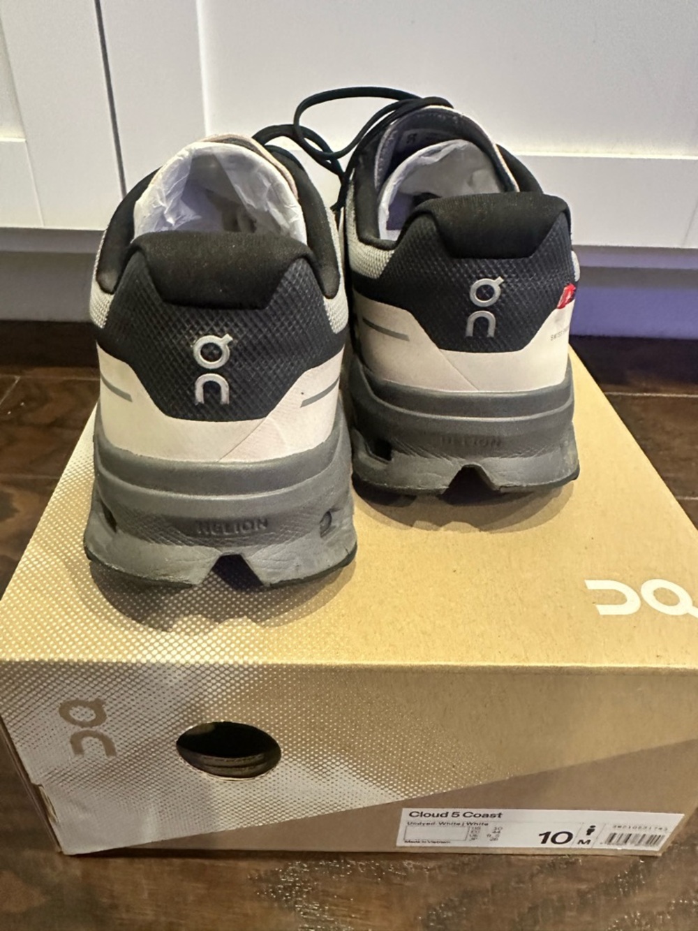 On Cloudvista Running Shoes - size 9.5 - Picture 3 of 7